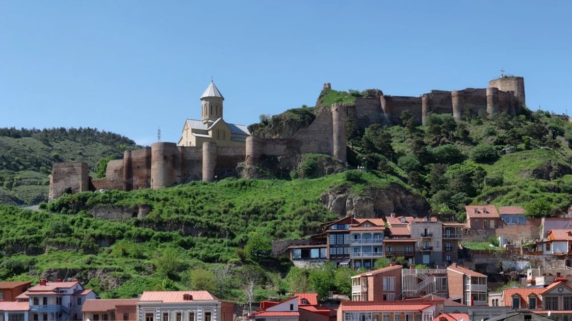 تمام آنچه شما می خواهید در مورد قلعه Narikala در جورجیا بدانید